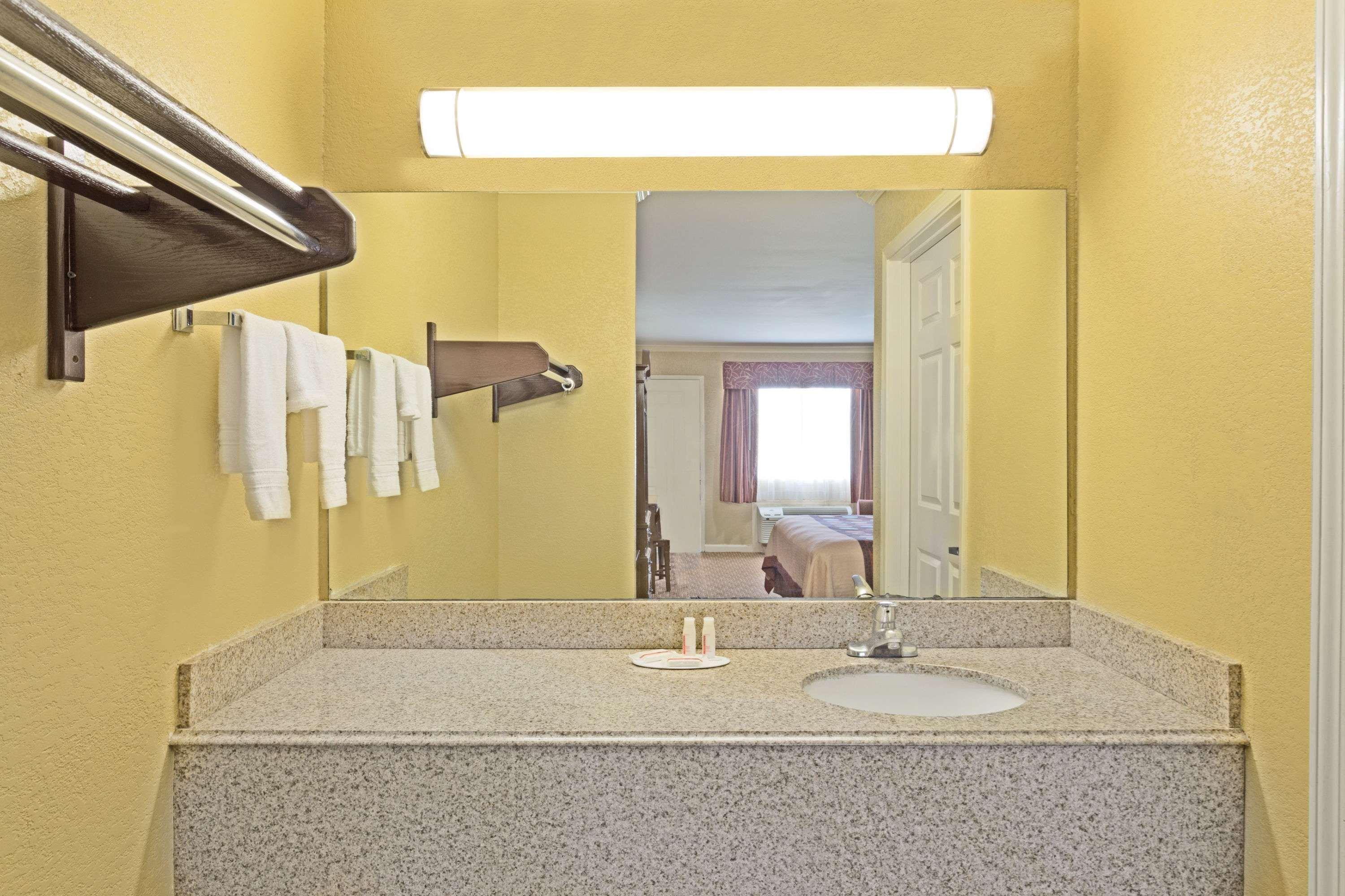 Super 8 By Wyndham Covington Hotel Buitenkant foto